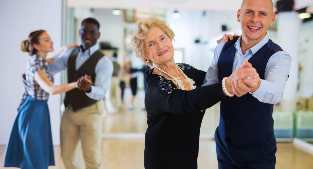 Ballroom Dancing for Absolute Beginners in Dubai:  What Your First 30 Days Look Like
