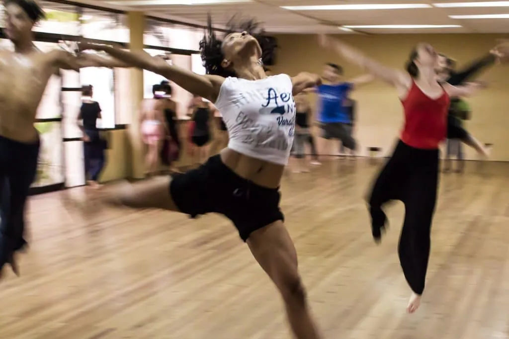 Salsa vs Bachata: Which Dance Style Is Right for You in Dubai?
