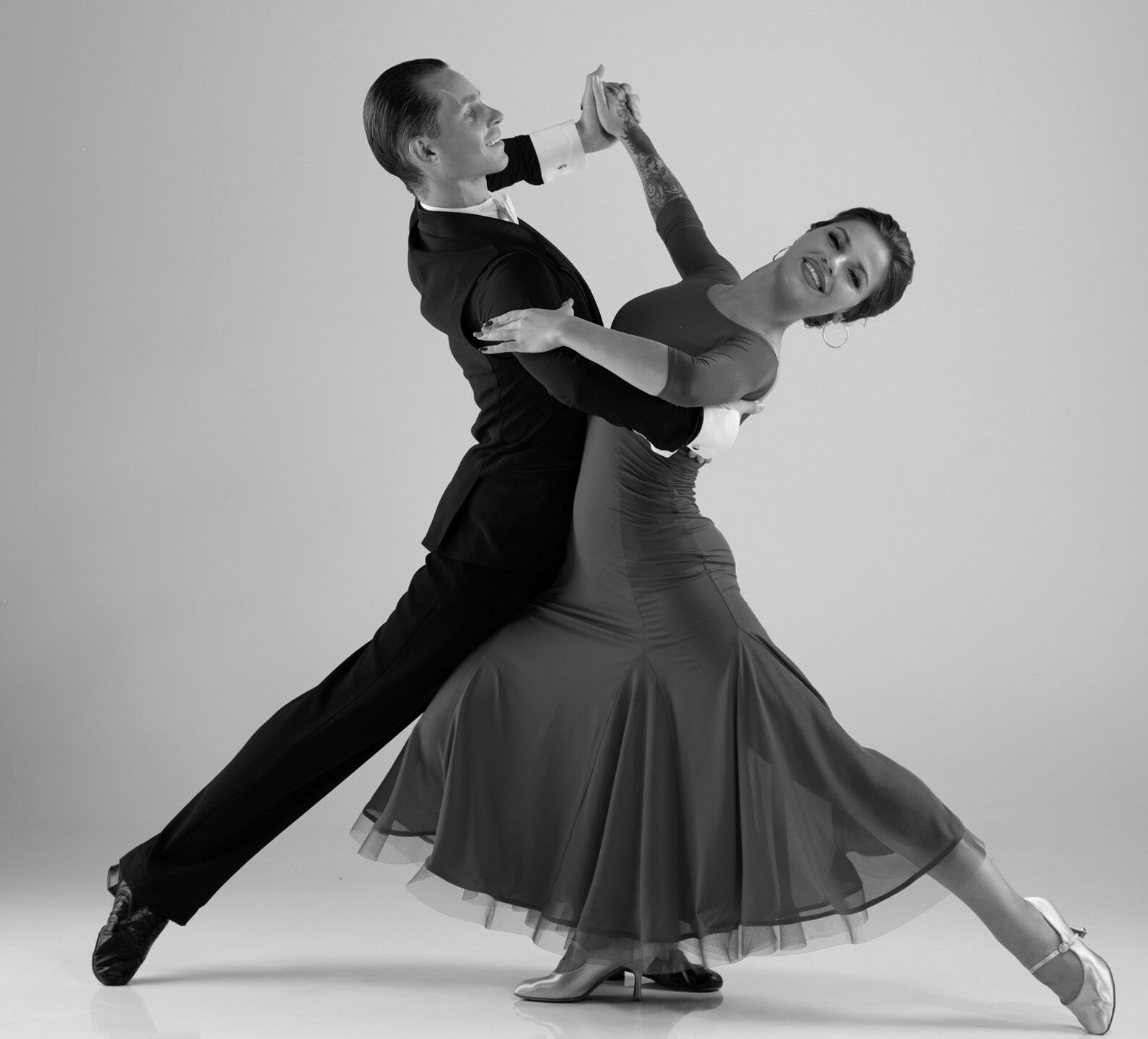 slow-waltz-dance-classes-in-dubai-slow-waltz-dance-dubai